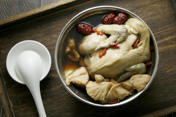 鐵鍋十全猴菇雞湯