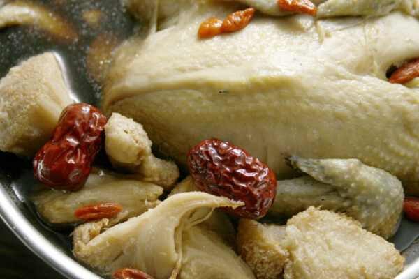 鐵鍋十全猴菇雞湯